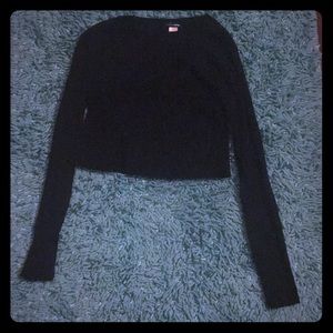 Black cropped long sleeve shirt